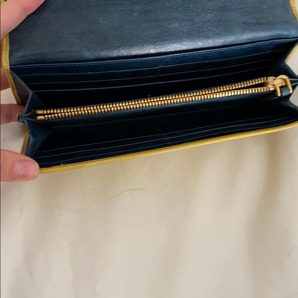 Authentic pre loved MIU MIU wallet - Picture 7 of 8